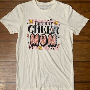 NWT “Yes I Am That Cheer Mom” Graphic T-Shirt – Size Small – Cream